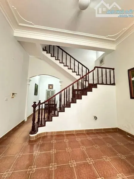 Cho thuê nhà phố Tư Đình Long Biên 9 triệu , 50 m, 4 tầng ,4 PN, full NT, gần Hồng Tiến