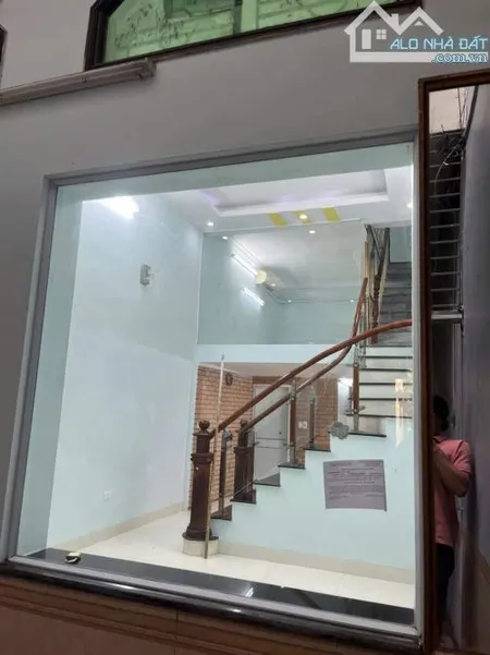 CHO THUÊ NHÀ PHỐ TƯ ĐÌNH LONG BIÊN 10 TRIỆU 33M, 4 TẦNG Ô TÔ , FULL ĐỒ