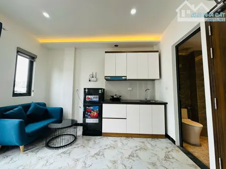 Cho Thuê CCMN Ngõ 96 Đê La Thành Đống Đa 30m2 Studio Ban Công Cửa Sổ Thang Máy Trống 11P