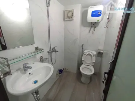 Cho Thuê CCMN 106 Trần Duy Hưng Cầu Giấy 20m2 Gác Xép Cửa Sổ Thang Máy Full Đồ Gần Chợ