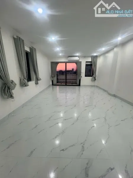CHO THUÊ NHÀ NGUYÊN CĂN MẶT PHỐ ĐÀM QUANG TRUNG -LONG BIÊN-6T-TM-KINH DOANH