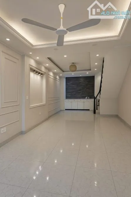 CHO THUÊ NHÀ NGUYÊN CĂN 5 TẦNG NGỌC THỤY-LONG BIÊN-DT 61M2-3PN-Ô TÔ TRÁNH