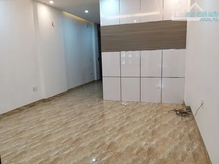 Cho thuê nhà Trần Vỹ, 120m2, 4 tầng, 20 triệu làm chuyển phát nhanh, văn phòng.