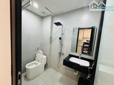 Cho Thuê CCMN 385 Lương Thế Vinh Nam Từ Liêm 30m2 1N1K Ban Công Thang Máy Ô Tô Đỗ Cửa