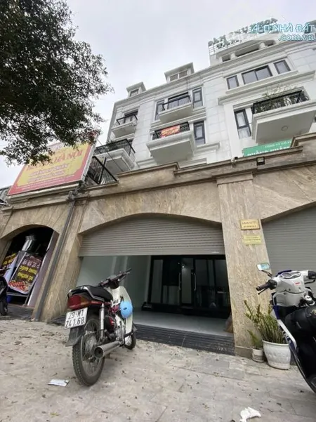 Cho thuê nhà đường Mai Dịch, Cầu Giấy, HN. DT 160m2, 6 tầng, MT 9m. Có thang máy. Giá 60tr