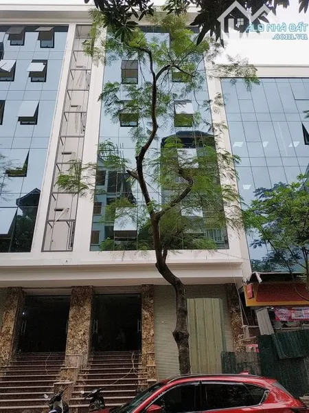 Cho thuê liền kề tại TP Giao Lưu - PVĐ .DT : 120 M * 5 Tầng + 1 Hầm . MT : 8 M . Thông sàn
