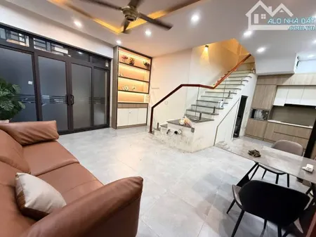 Cho thuê nhà nguyên căn cực đẹp ngõ 200 Bạch Đằng , Hai Bà Trưng