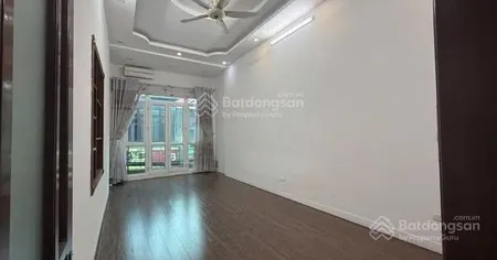 Cho thuê nhà ở Mễ Trì Đồng Me 5 tầng, oto đỗ cửa, full điều hòa.