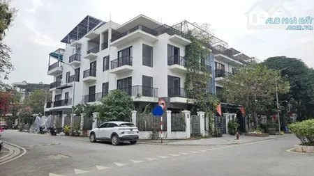 CHO THUÊ LIỀN KỀ LÔ GÓC EDEN ROSE – 124M² – 4 TẦNG – MẶT TIỀN 21M – GẦN CV CHU VĂN AN