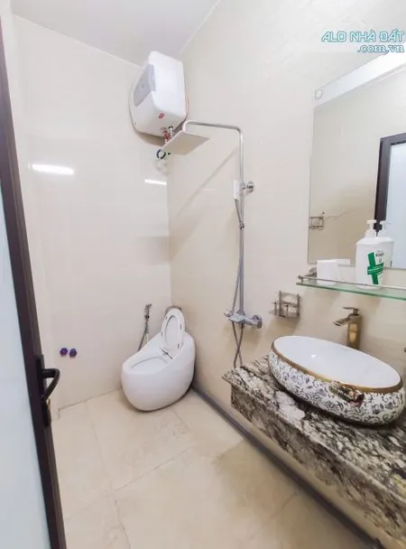 Còn 1 phòng vskk 40m2 giá 4tr2 tháng Đường Nguyễn Văn Linh,Hải Phòng