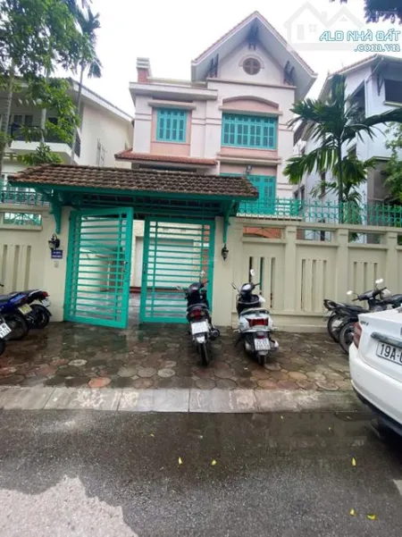 Biệt thự mặt đường kinh doanh đỉnh cao tại Bán đảo Linh Đàm. Diện tích 250m2, MT 14m, 04 t