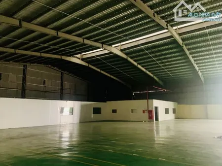 Cho thuê 2300m2 nhà xưởng đối diện cổng B kcn thăng long