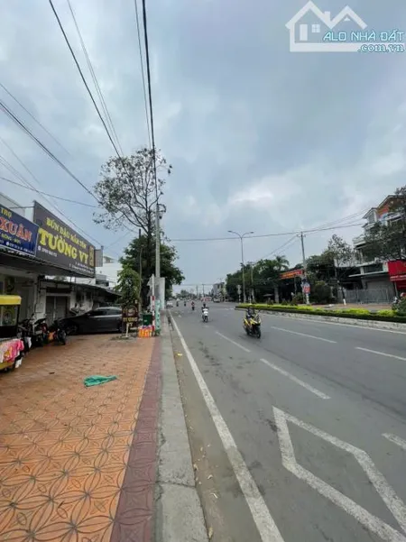 cho thuê mặt bằng rộng kinh doainh, mặt tiền đường nguyễn văn cừ, đoạn hồng phát