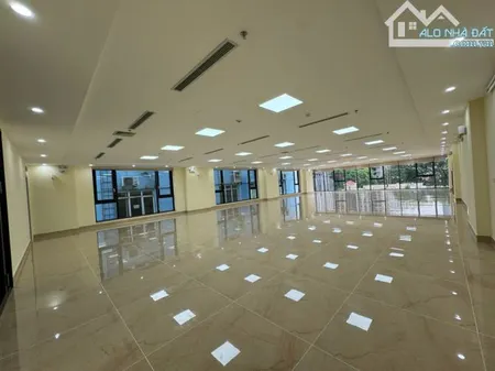 Cho thuê 175m2 văn phòng tại dịch vọng, cầu giấy chỉ 22tr/tháng