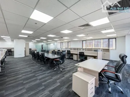 Cho thuê 300m2 văn phòng full nội thất tại Tố hữu chỉ 45tr/tháng