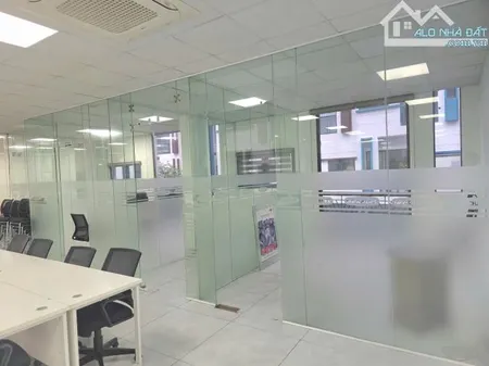 Cho thuê gấp tòa nhà 3.5 tầng, làm văn phòng kết hợp kho or showroom, 750m2/tầng giá250tr