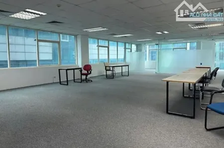 Cho thuê văn phòng: 40m giá 6tr; 80m giá 15tr; 130m giá 17tr. Phố Tam Trinh