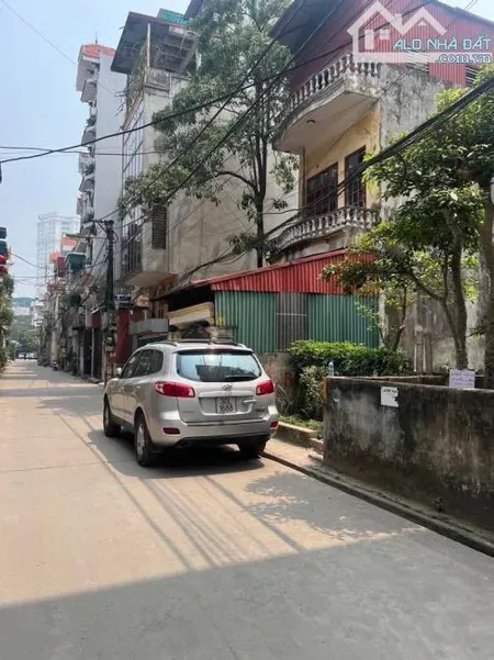 Cho thuê nhà Ngũ Hiệp, Vũ Lăng Thanh Trì 76m 3,5 tầng, ô tô vào 12 tr