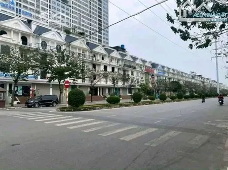 Cho thuê BTLK đường 23 metro Phạm Văn Đồng 45tr/th.