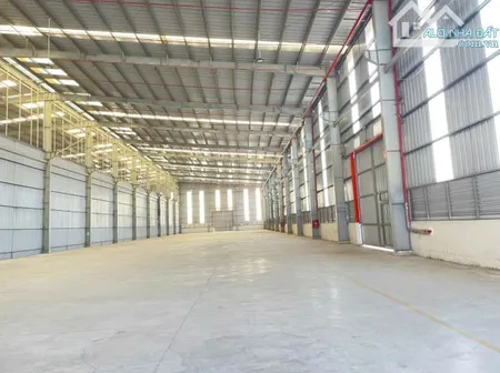 CHO THUÊ NHÀ XƯỞNG KCN ĐỨC HÒA, LONG AN 4200M2 GIÁ TỐT- PCCC TỰ ĐỘNG- ĐƯỜNG CONT