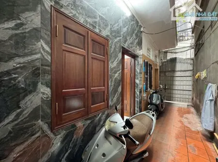 CHO THUÊ NHÀ NGUYÊN CĂN TRẦN KHÁT CHÂN - NHÀ MỚI KÍNH COONG - FULL ĐIỀU HÒA