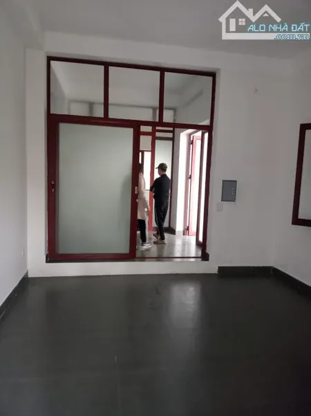 Cho thuê biệt thự KDT Việt Hưng phù hợp làm văn phòng, ở, spa