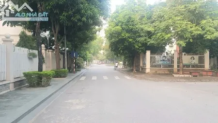 Cần cho thuê gấp Nhà Liền Kề Licogi 13 Khuất Duy Tiến, 120m2, 5 tầng, 35tr/th