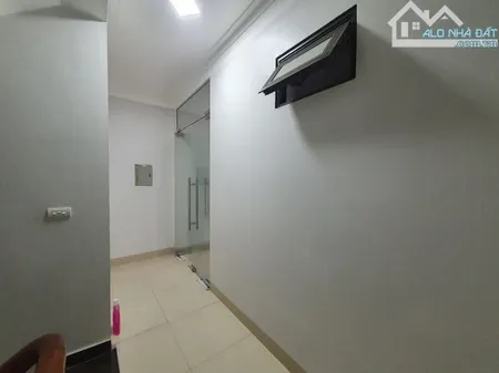 CHo thuê văn phòng phố Phạm Văn Đồng mới đẹp diện tích 30m2 giá 6tr3/tháng