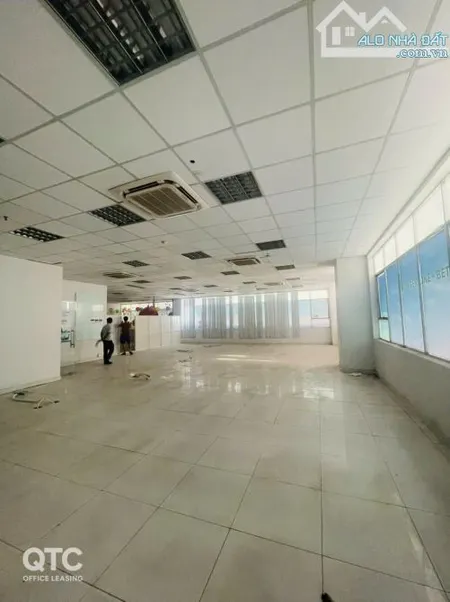cho thuê văn phòng giá rẻ mặt tiền đường bến vân đồn quận 4