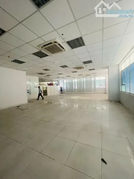 cho thuê văn phòng 300m2 giá rẻ đường bên vân đồn quận 4