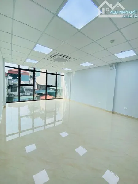 Cho thuê văn phòng tại Nguyên Hồng, Đống Đa sàn 50m2 view mây trời cực đẹp giá rẻ bất ngờ