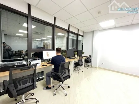 Cho thuê văn phòng tại đường Hào Nam sàn 50m2 giá siêu rẻ chỉ 10tr/th nhà vừa xây cực đẹp