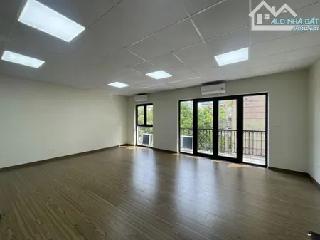 Cho thuê văn phòng tại Võ Văn Dũng sàn 55m2 nhà mới xây view full kính cực đẹp giá rẻ nhất