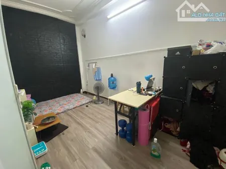 Cho thuê phòng mặt tiền Đinh Bộ Lĩnh, P. 26, 15m2, NT cơ bản, 2.7tr