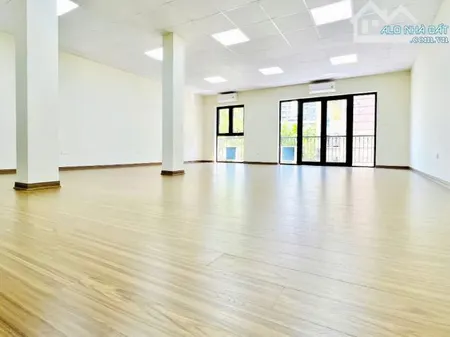Văn phòng cho thuê100m2, 10t/th ,150m2, 15t/th ,300m2 40t/th phố ngã ba Xuân Diệu,Âu Cơ