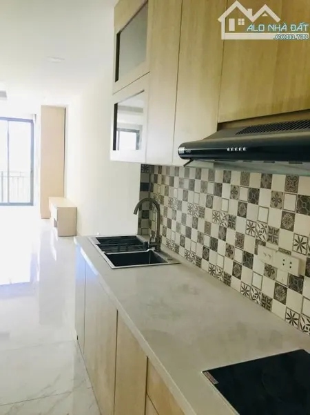 Cho thuê căn hộ mini full đồ ngõ 293 Ngọc Thụy - 42m², có ban công - 5.5 triệu/tháng ​📌 V