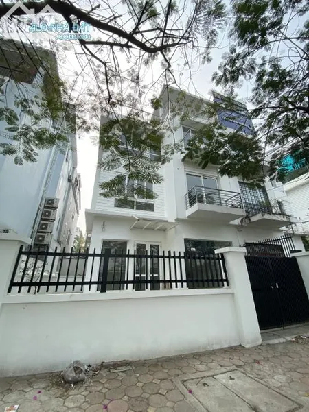 Cho thuê biệt thự Mễ Trì Thượng- NTL,Dt120m2 ,4 tầng, mt 10m,Giá 28tr/th.