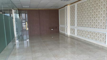 Cho thuê văn phòng hiện đại 125 m2 ô góc view đẹp Nguyễn Hoàng tòa full kính