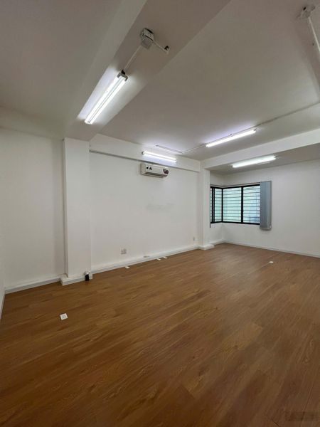 Văn phòng Quận 10 mặt tiền Sư Vạn Hạnh - giảm giá 2 - 3 triệu khi chốt trong tháng 02