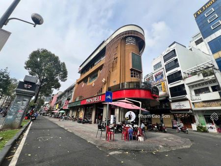 Góc 3 mặt tiền Trần Hưng Đạo - Bùi Viện - Nguyễn Thái Học sử dụng hơn 900m2 11A Trần Hưng Đạo, Q1