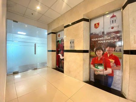 Văn phòng mặt tiền đường 3 tháng 2 quận 10. dt 220m2 ( có cắt 110m2) giá chỉ 33tr/tháng