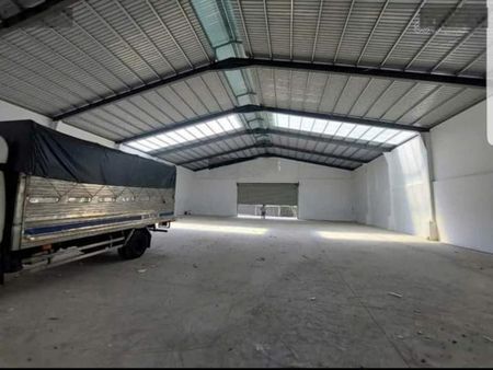Cho thuê kho 700m2 - 70tr/th đường Lũy Bán Bích, container 40f vào OK