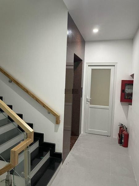 Cho thuê văn phòng 121-121a Nguyễn Văn Lượng, 120 triệu, 900m2, 6 tầng, 12WC