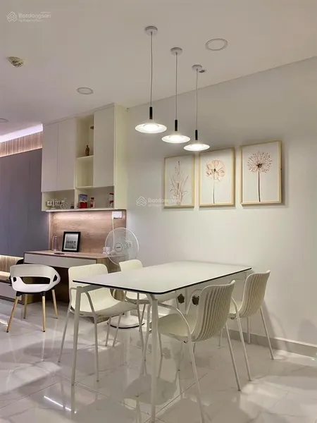 Cho thuê căn hộ 142m2 tại diamond brilliant, 22tr/tháng căn góc.