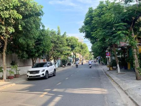 Cặp đất đẹp đường 7m5 sát sông Hàn ( DTĐ 166m, ngang 9m )