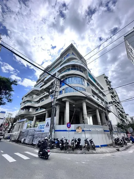 Góc 2mt hoàng sa full đất ở bán đất tặng tòa nhà 300m2 giá 70 tỷ xây cao tầng view biển