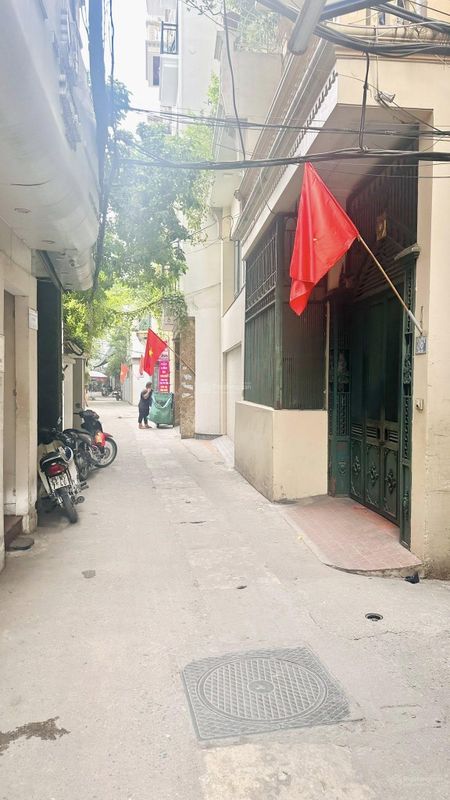 Bán đất tại Cầu Giấy, diện tích 110m2, view đẹp hàng hiếm, 30m ra ô tô, tại Quan Hoa giá 19.6 tỷ