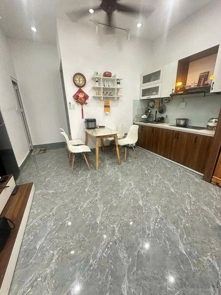 Bán nhà đường Đinh Tiên Hoàng vị trí đẹp, giá hợp lí.