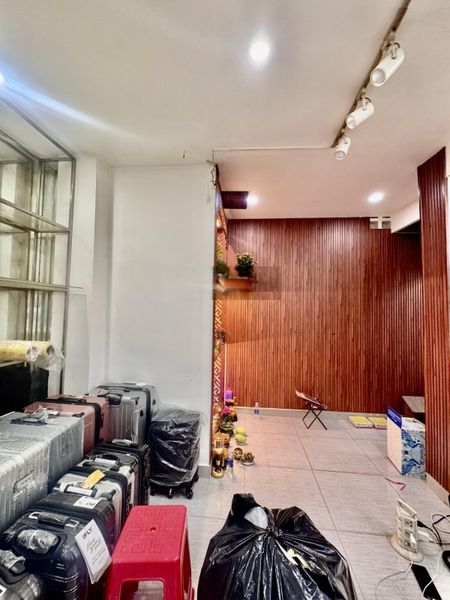 Bán CC Tầng 1 tại Bến Thành Quận 1 Sổ hồng riêng đường Trương Định, 6,4 tỷ, 41m2, giá tốt Hot!