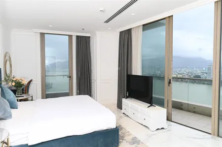 Cho thuê căn hộ diện tích rộng 119 m2, view góc cầu sông hàn, tòa nhà bạch đằng complex